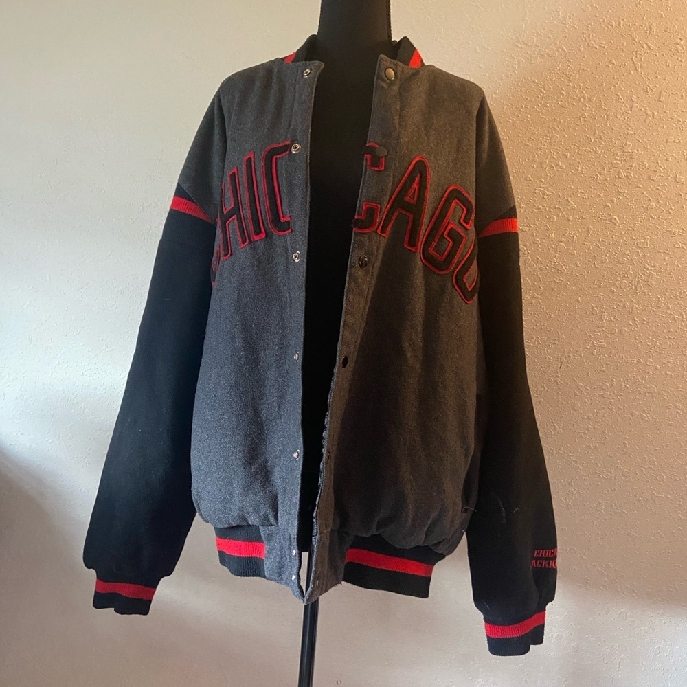 Men’s size extra-large Chicago Blackhawks reversible jacket